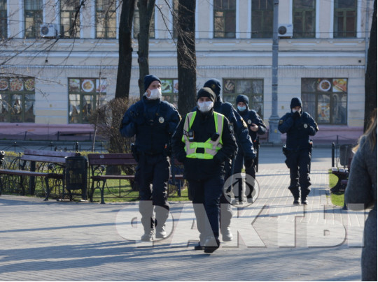 У Зеленского не исключают введения чрезвычайного положения в Украине: названо условие