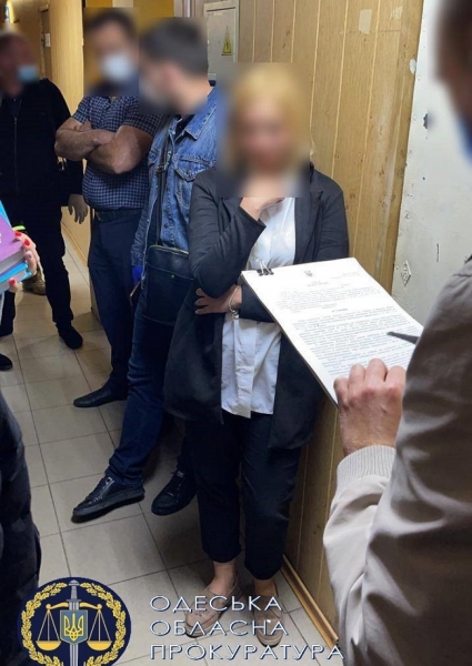 Сотрудница одесской полиции приторговывала изъятым в виде вещдока кокаином