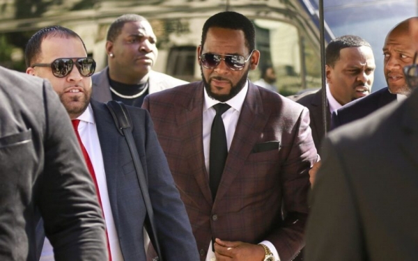 Американского певца R. Kelly признали виновным в торговле людьми: его схема работала 20 лет