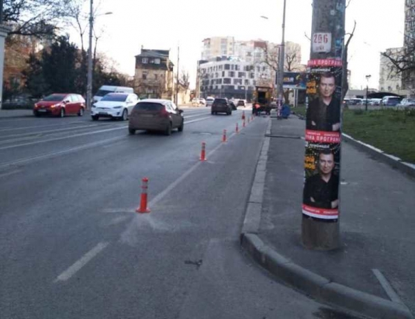 Велодорожки вдоль Фонтанской дороги физически изолируют от автомобилей