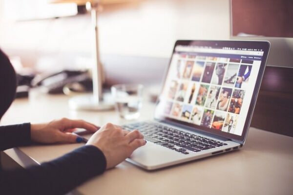 Квартиры в Украине начали продавать через PornHub
Квартиры в Украине начали продавать через PornHub