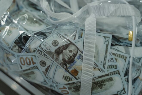 
В центре Одессы вооруженные грабители отобрали у мужчины сумку с $90 000 – СМИ
