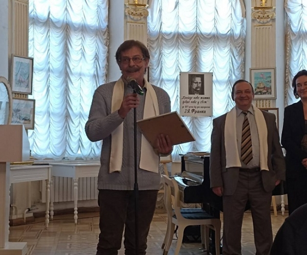 Директор Одесского зоопарка получил премию за творческие успехи в воспитании животных