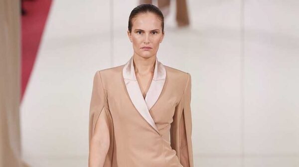 Алла Костромичева вышла на подиум Alexis Mabille в Париже Алла Костромичева вышла на подиум Alexis Mabille в Париже