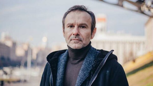 Вакарчук во Львове колядовал с вертепом Вакарчук во Львове колядовал с вертепом