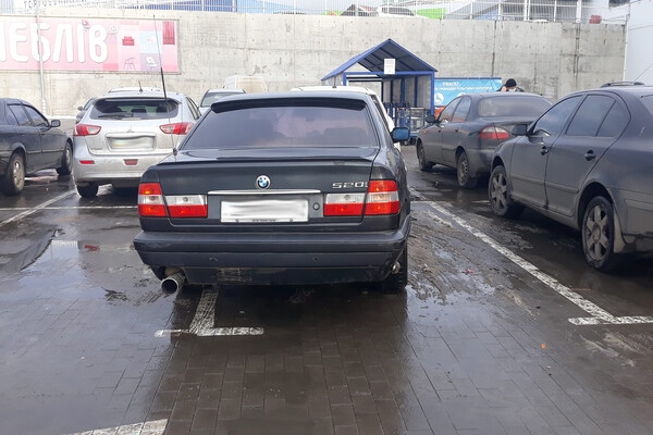 Автохамы в Одессе: свежая фотоподборка очень плохой парковки за неделю