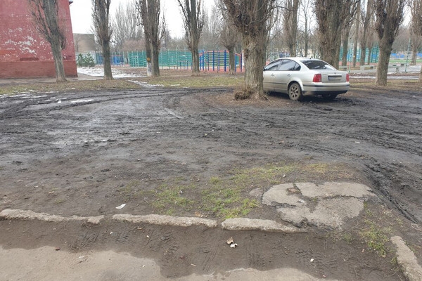 Автохамы в Одессе: свежая фотоподборка очень плохой парковки за неделю