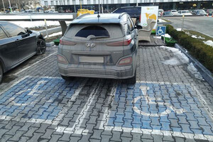 Автохамы в Одессе: свежая фотоподборка очень плохой парковки за неделю
