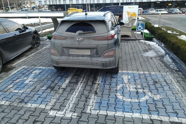 Автохамы в Одессе: свежая фотоподборка очень плохой парковки за неделю