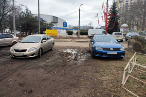 Автохамы в Одессе: свежая фотоподборка очень плохой парковки за неделю