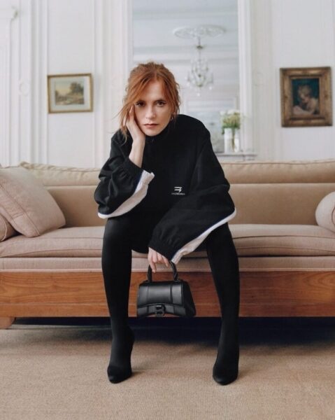 Ким Кардашьян позировала в облегающем наряде Balenciaga Ким Кардашьян позировала в облегающем наряде Balenciaga