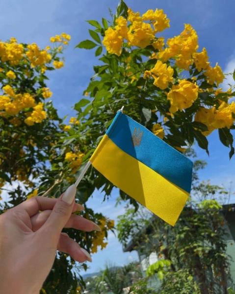 Леся Никитюк показала флаг Украины, который возит с собой как талисман