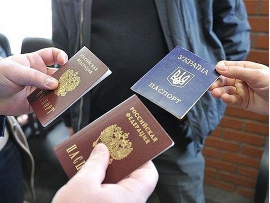 Заяви кремля щодо російських паспортів — це шантаж та необхідність створити «потрібну картинку», — експерти