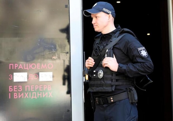 ДТП с потерпевшим и свертки с наркотиками: одесские патрульные отчитались за сутки