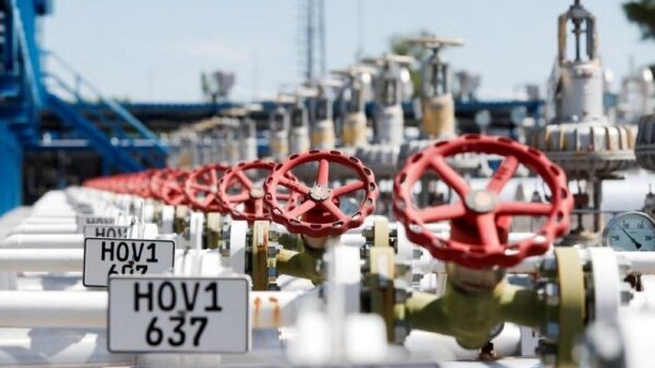 Россия снова сокращает прокачку газа в Европу. Ставки в энергетической войне растут Россия снова сокращает прокачку газа в Европу. Ставки в энергетической войне растут