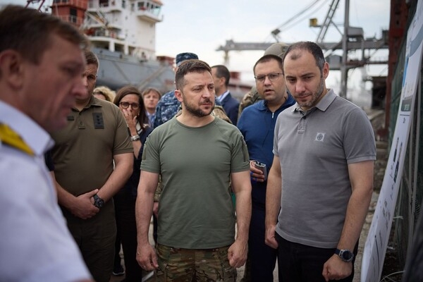 Зеленский посетил Одессу перед стартом "зернового коридора"