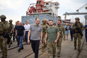 Зеленский посетил Одессу перед стартом "зернового коридора"