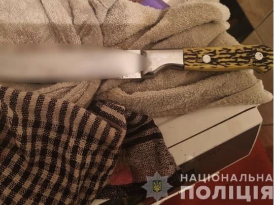 Від отриманих травм помер на місці: на Закарпатті жінка вбила ножем власного брата