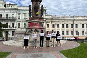 "Убийца" и "снести": в Одессе снова разрисовали памятник Екатерине II (обновлено)