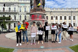 "Убийца" и "снести": в Одессе снова разрисовали памятник Екатерине II (обновлено)