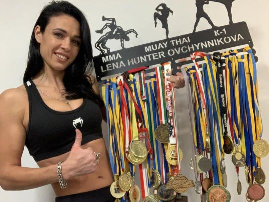 «Бійтеся нас»: українська красуня з ММА вразила навичками стрільби з гвинтівки (відео)