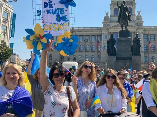«Дякуємо!»: українські біженці провели ходу і подякували Чехії за притулок під час війни