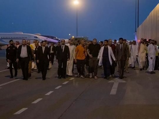 Не чекали: звільнених із рашистського полону британців зустрічав Роман Абрамович