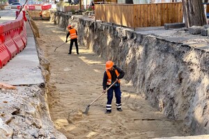 На Александровском проспекте продолжается ремонт теплосетей 