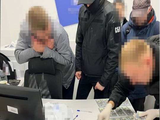У Києві затримано депутата від ОПЗЖ та керівника філії банку: пропонували призовникам бігти за кордон