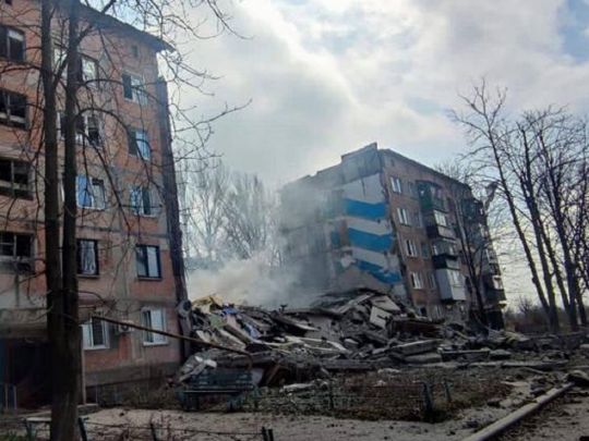 Окупанти завдали авіаудару по двох багатоповерхівках в Авдіївці (фото)