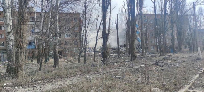 Окупанти завдали авіаудару по двох багатоповерхівках в Авдіївці (фото)