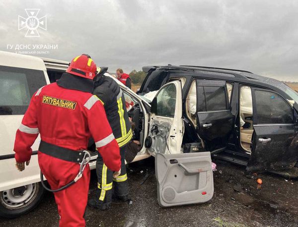 Велика автокатастрофа на трасі Трускавець — Львів: багато загиблих та травмованих (фото)