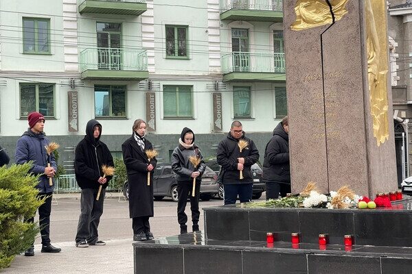 В Одессе почтили память жертв Голодоморов В Одессе почтили память жертв Голодоморов
