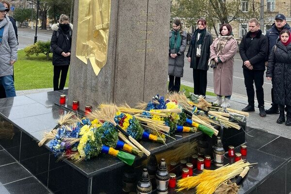 В Одессе почтили память жертв Голодоморов В Одессе почтили память жертв Голодоморов