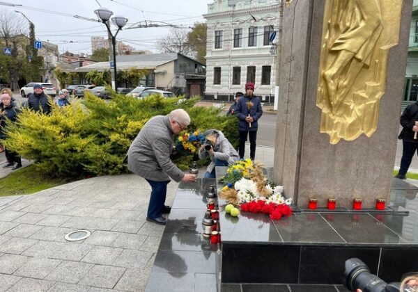 В Одессе почтили память жертв Голодоморов В Одессе почтили память жертв Голодоморов