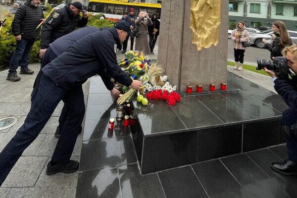 В Одессе почтили память жертв Голодоморов В Одессе почтили память жертв Голодоморов