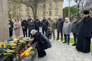 В Одессе почтили память жертв Голодоморов В Одессе почтили память жертв Голодоморов