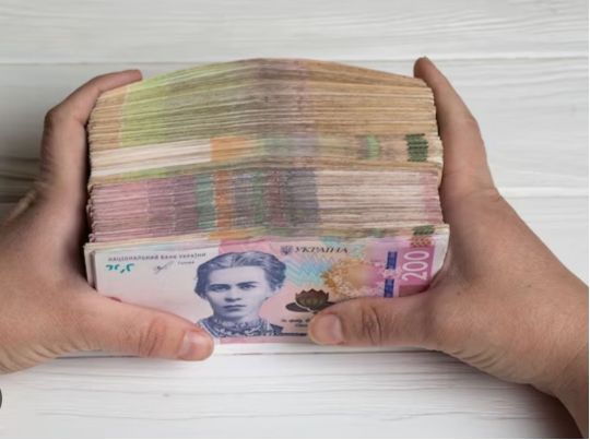 Частина українців можуть отримати 500 доларів допомоги у гривнях: кому варто звертатись