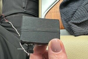 Известная одесская журналистка нашла в своем авто "прослушку" Известная одесская журналистка нашла в своем авто "прослушку"