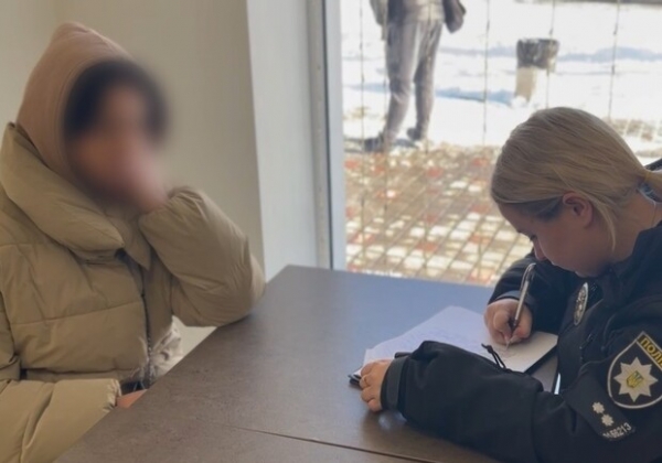 В Одессе "на горячем" поймали мошенницу, которая пыталась "развести" продавщицу кофейни (видео)