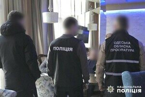 В Одессе прямо в ресторане задержали депутата райсовета, который взял взятку (видео) В Одессе прямо в ресторане задержали депутата райсовета, который взял взятку (видео)