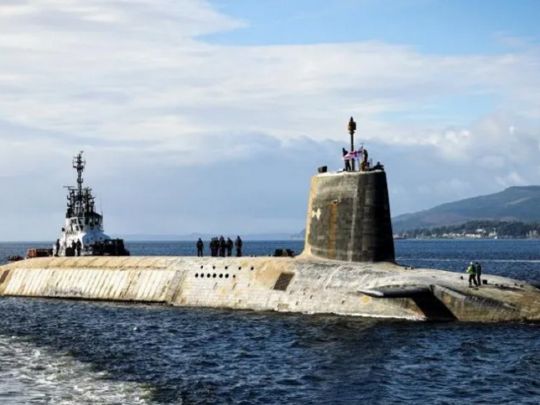 Балістична ракета мало не впала на голову британському міністру оборони
