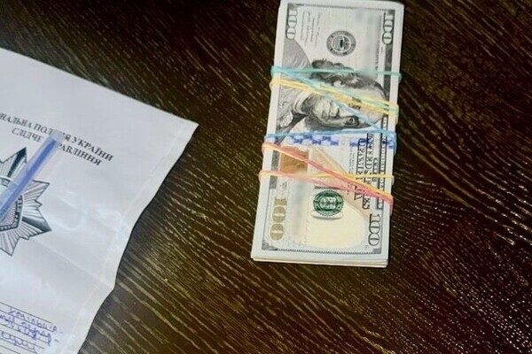 В Одессе прямо в ресторане задержали депутата райсовета, который взял взятку (видео) В Одессе прямо в ресторане задержали депутата райсовета, который взял взятку (видео)