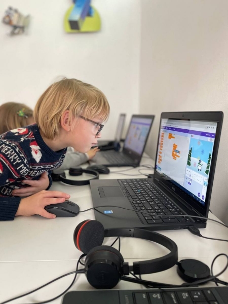 На курсах Scratch від Favbet Foundation та Code Club Україна безкоштовно навчаються програмуванню вже 546 дітей