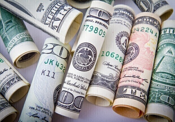 Курс валют в Украине 19 апреля 2024 года: сколько стоит доллар и евро