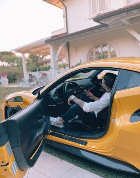 «Я був у машині з тестем»: розкішний Ferrari футболіста «Лаціо» та європейської збірної згорів вщент на трасі