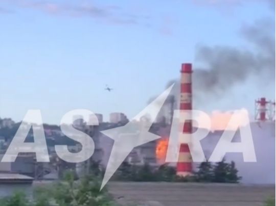 Десятки дронів атакували вночі порт та нафтобазу в Новоросійську та НПЗ у Туапсе (відео)