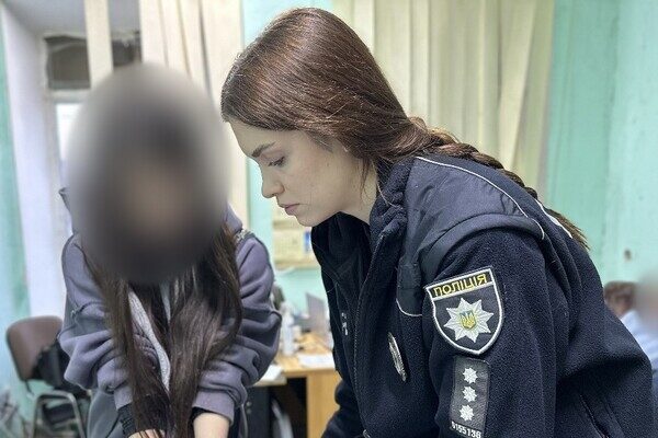 В Одессе две подруги на заказ поджигали автомобили В Одессе две подруги на заказ поджигали автомобили