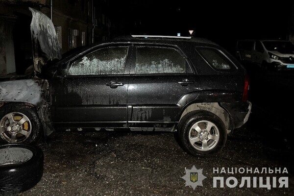 В Одессе две подруги на заказ поджигали автомобили В Одессе две подруги на заказ поджигали автомобили