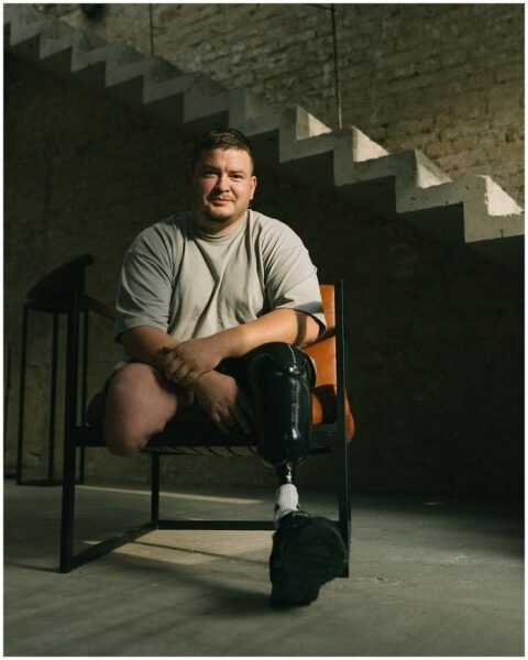 «Після вибуху я втратив зір та ноги. Зрозумів: або стікаю кров’ю і зараз гину, або починаю діяти»: історія порятунку аеророзвідника
